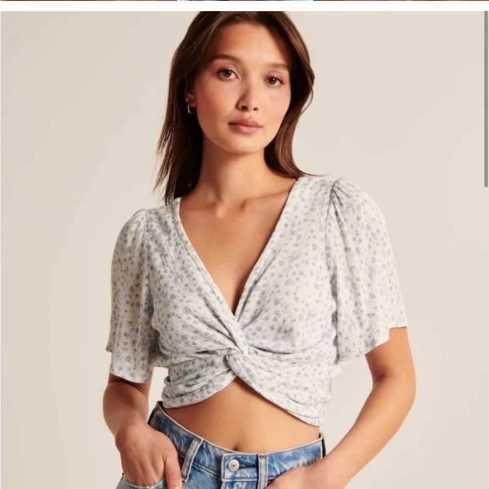 Abercrombie & Fitch // Knot Front Flutter Sleeve Pink Top - Picture 2 of 5